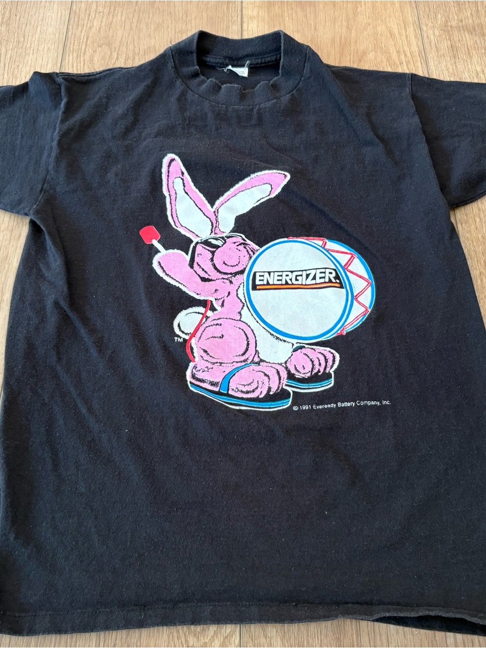 EverReady Battery Energizer Bunny Nothing Lasts Longer 1990s T-Shirt Size Medium
